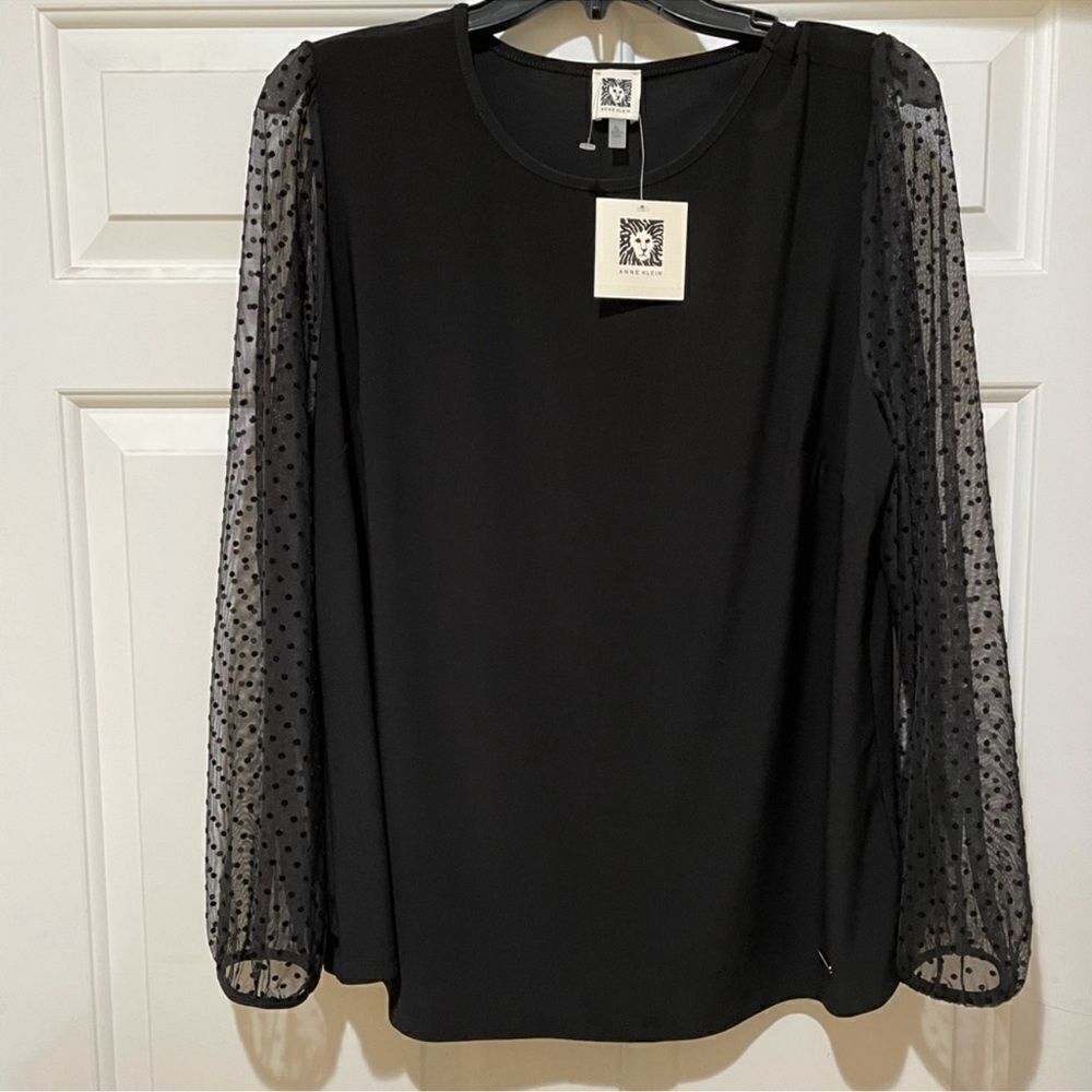 Anna Klein Women’s Top.